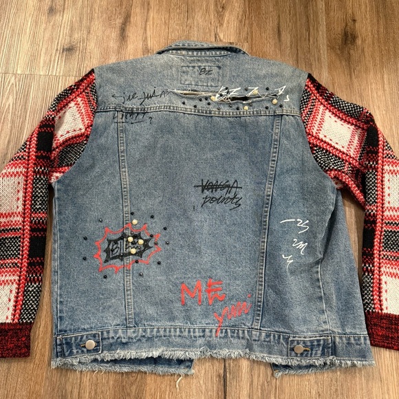 Scripted Distressed Denim Jacket Women’s L Flannel Sleeves Graffiti Embellished - Picture 3 of 8